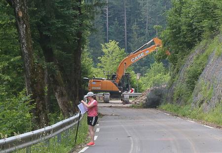 CESTA BEGUNJE CERKNICA REKONSTRUKCIJA KANALIZCIJA 06 FOTO LJUBO VUKELIČ